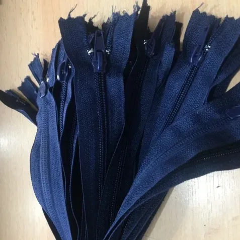 Fermoar plastic pantaloni image