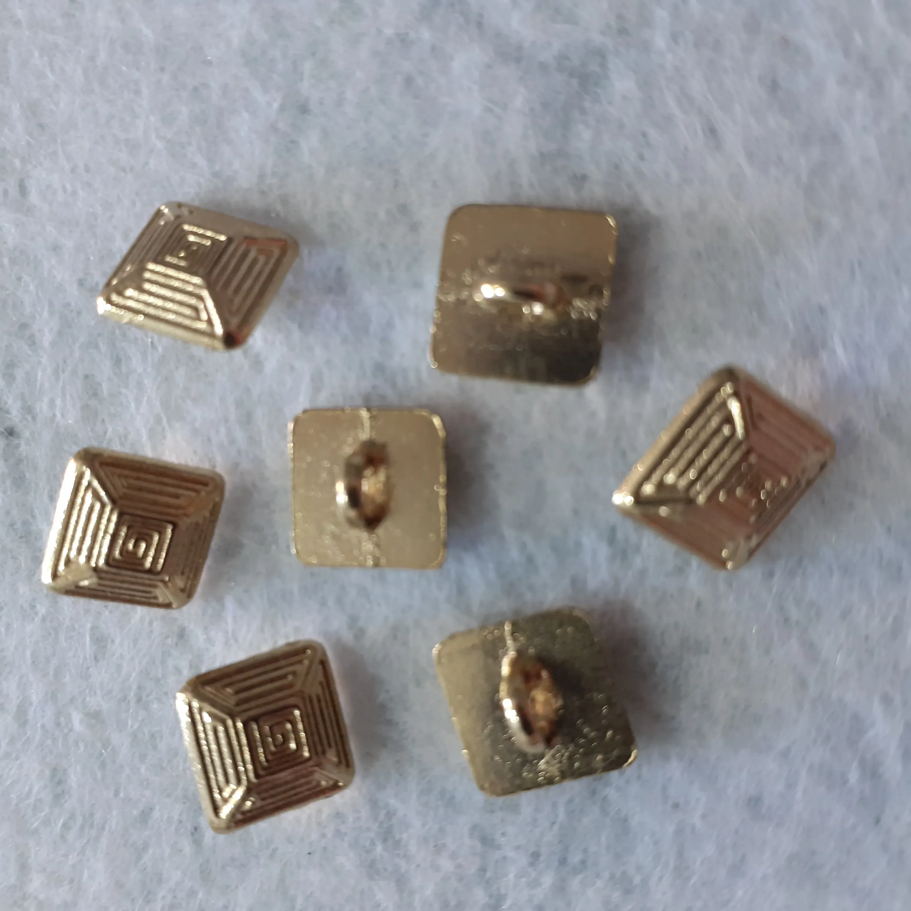 Nasturi de metal image