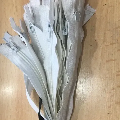 Fermoar plastic pantaloni image