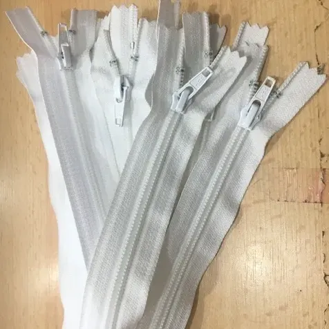 Fermoar plastic pantaloni image
