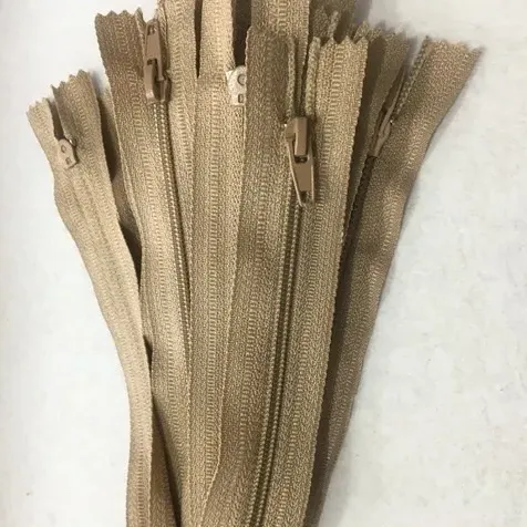Fermoar plastic pantaloni image