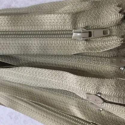 Fermoar plastic pantaloni image
