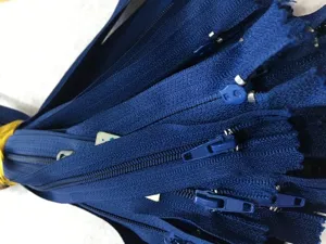 Fermoar plastic pantaloni image