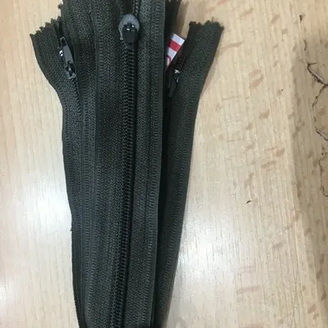 Fermoar plastic pantaloni image