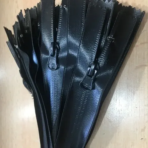 Fermoar plastic pantaloni image