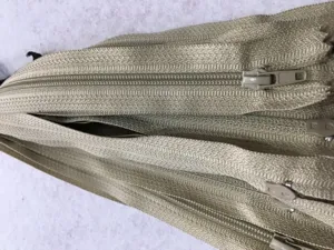 Fermoar plastic pantaloni image