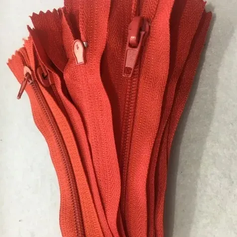Fermoar plastic pantaloni image