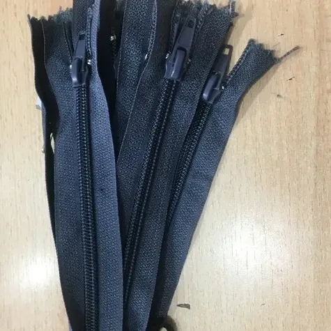 Fermoar plastic pantaloni image