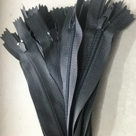 Fermoar plastic pantaloni image
