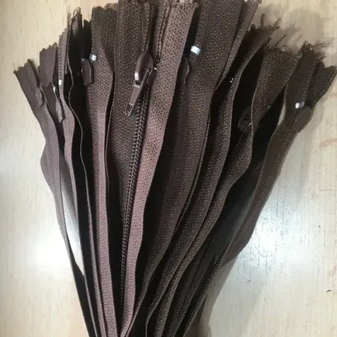 Fermoar plastic pantaloni image