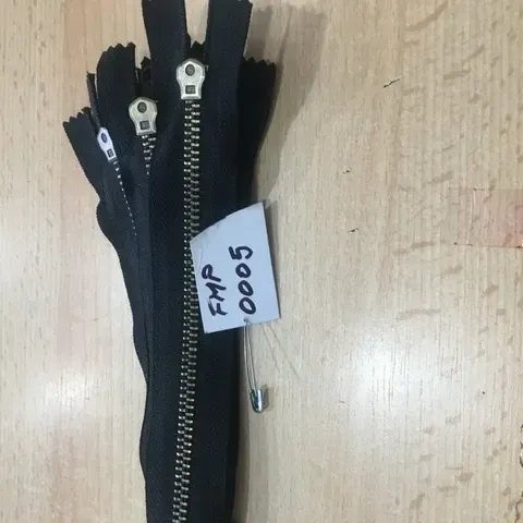 Fermoar metal pantaloni image