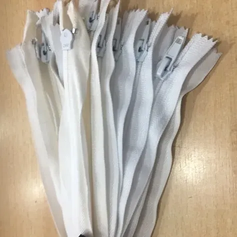 Fermoar plastic pantaloni image