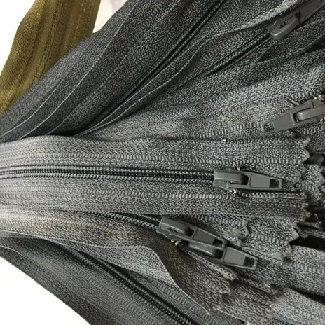 Fermoar plastic pantaloni image