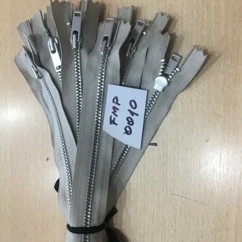Fermoar metal pantaloni image