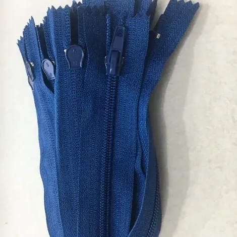 Fermoar plastic pantaloni image