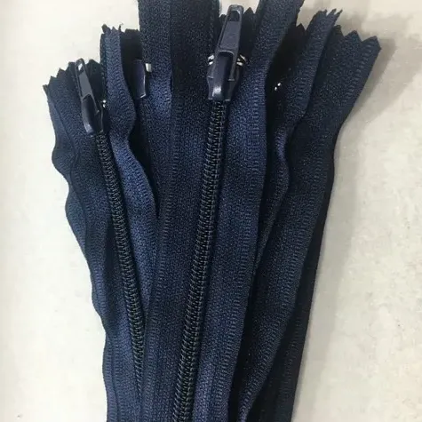 Fermoar plastic pantaloni image