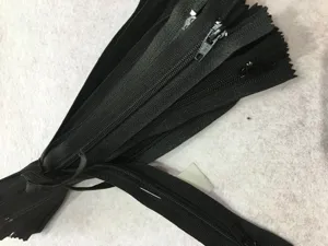 Fermoar plastic pantaloni image