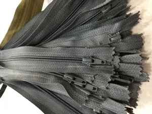 Fermoar plastic pantaloni image