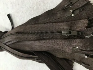 Fermoar plastic pantaloni image